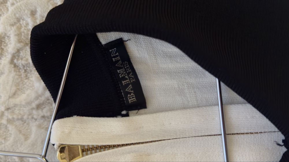 Оригинальное платье от бренда BALMAIN