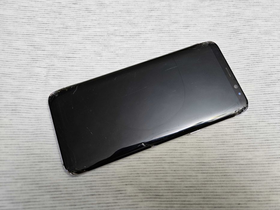 Samsung S8 Plus cu placa buna, displayul fisurat, bateria e defecta