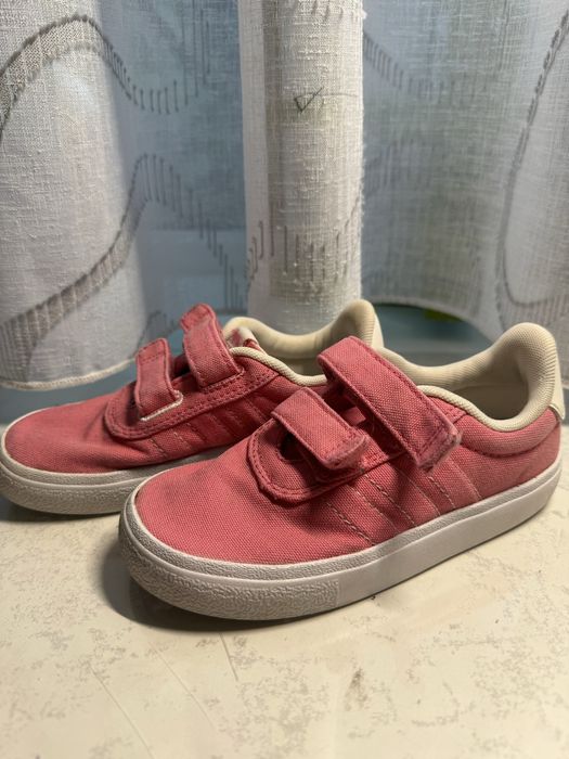 Продам кроссовки аdidas