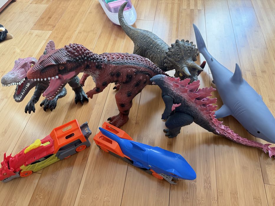 Продам ишрушки 2000 тг