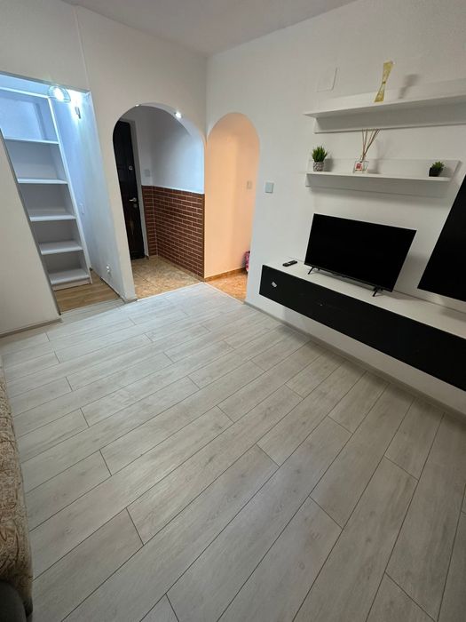 Închiriez apartament cu 2 camere metrou Gorjului, direct proprietar