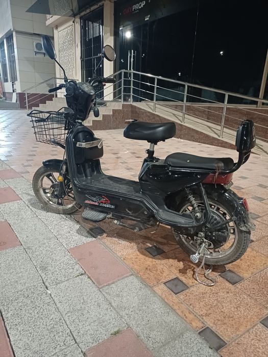 Skuter srochna sotiladi