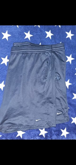 Pantaloni scurti noi