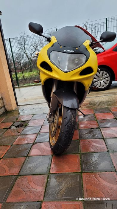 Suzuki gsxr750 k1 750
