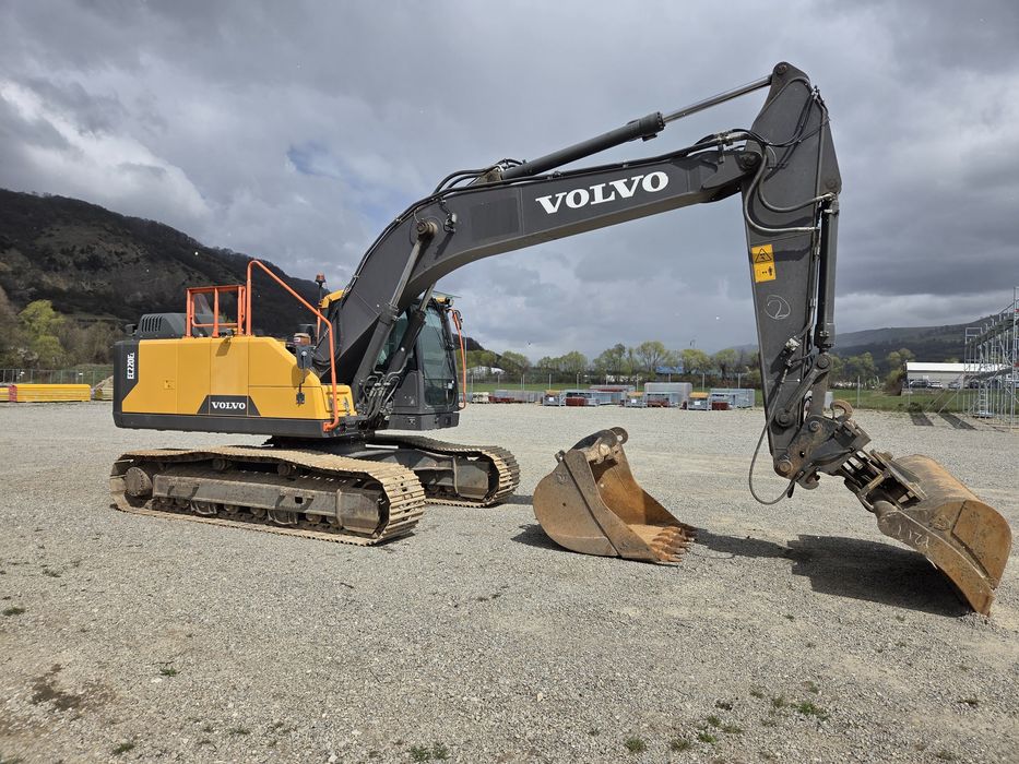 Inchiriez  utilajele Volvo 24-t Cat ,Dumper nacele, JLG