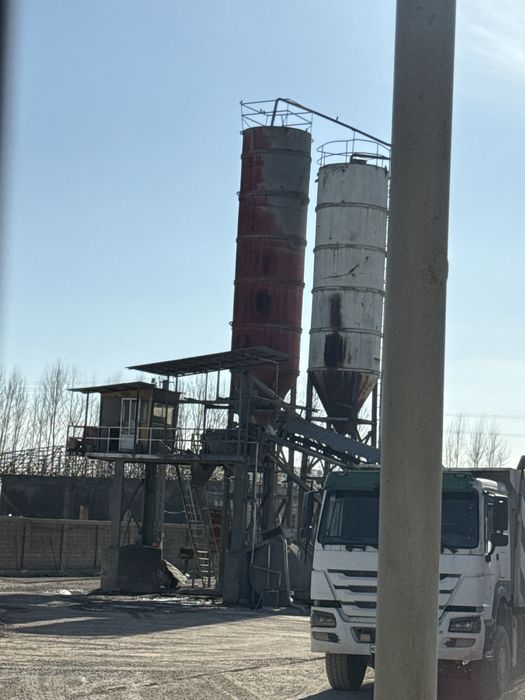 Beton tayor mikserda M100+ M500 Таварни бетон