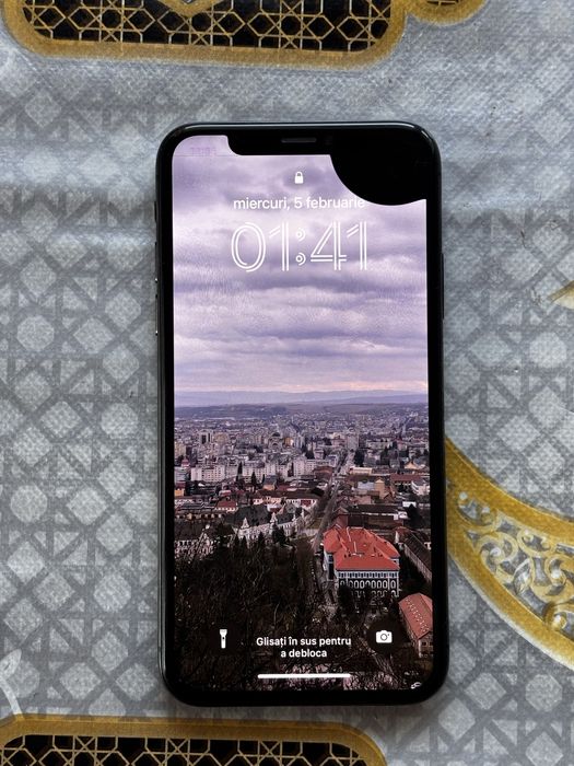 Vand iphone XS  merge foarte bine