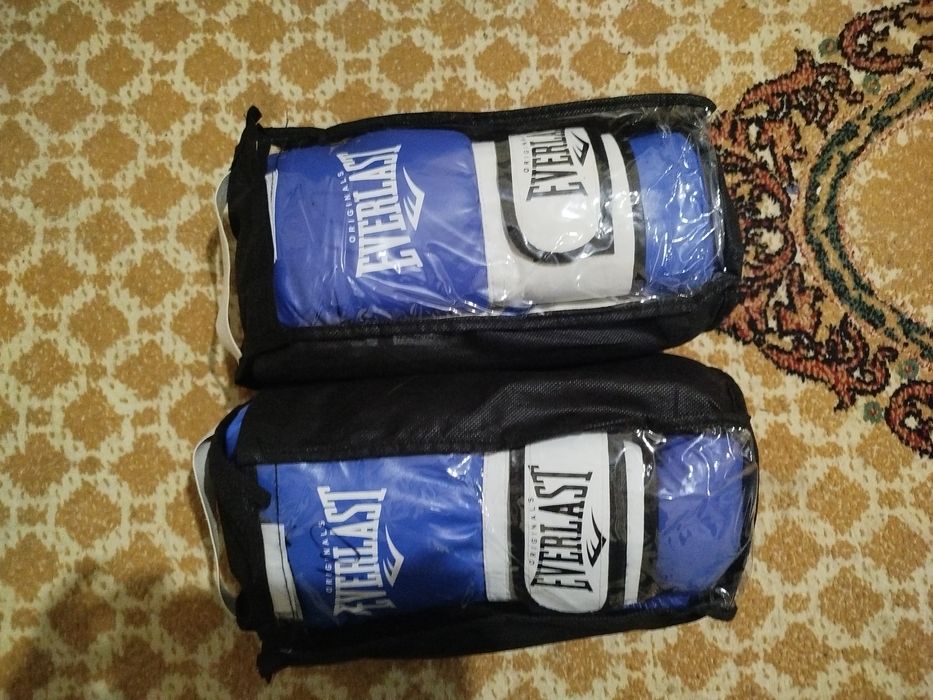 Боксерские перчатки