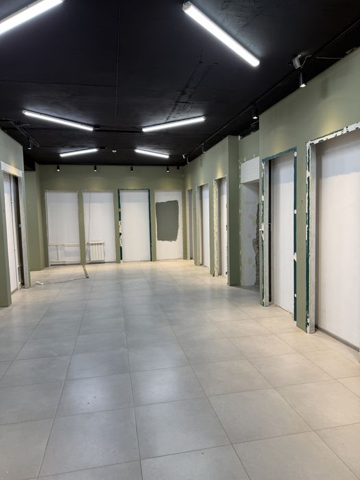 Коммерческое помещение, Батыс