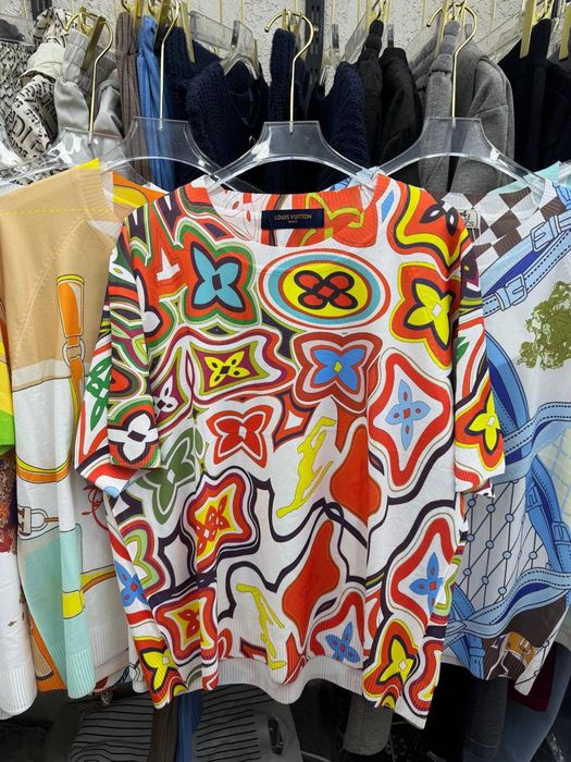 Женские люксовые кофты и футболки