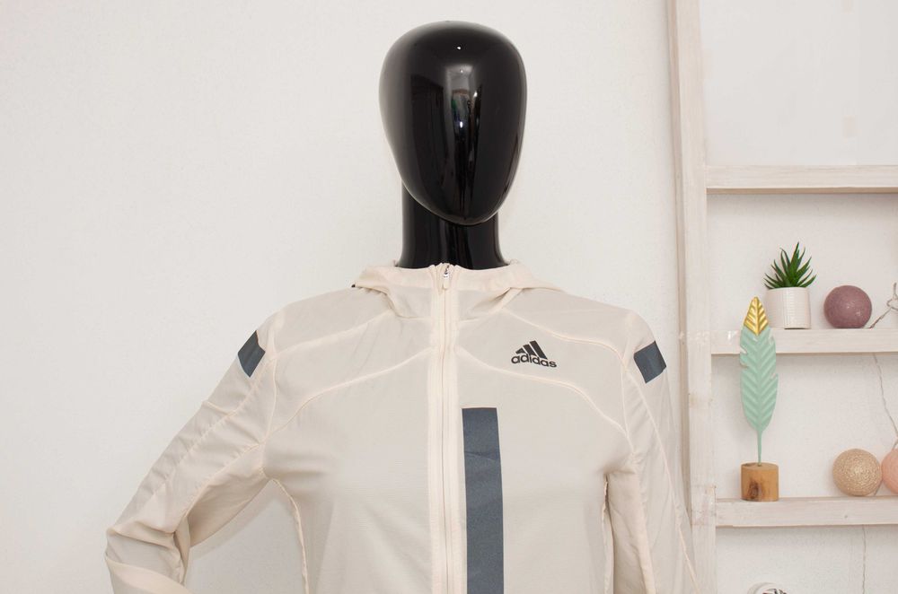 Adidas оригинално дамско яке бежово леко ветровка за бягане XS