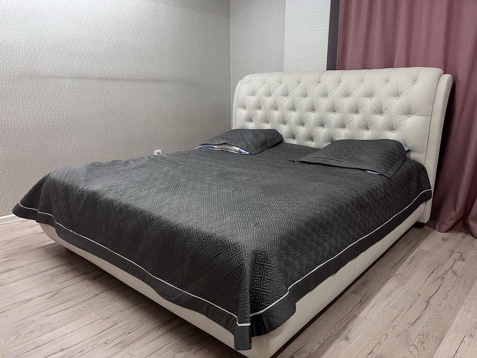 Кровать с матрасом