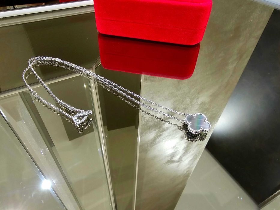Van Cleef & Arpels VCA Silver Grey Mother Alhambra Clover Дамско Колие