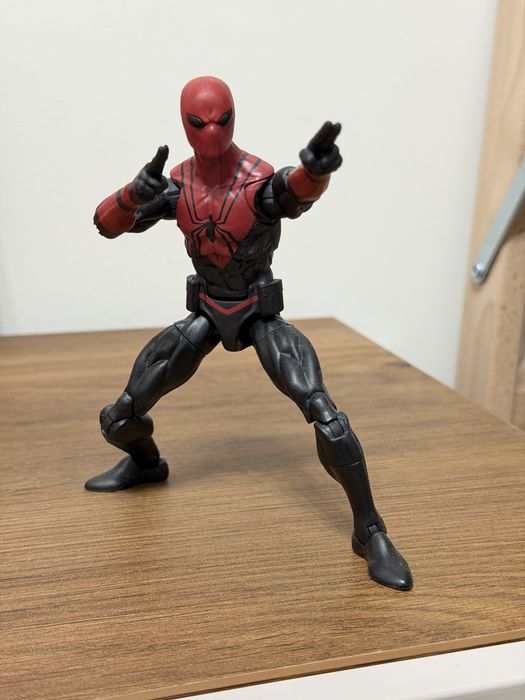 Экшн фигурка человек-паук Marvel Legends от Hasbro