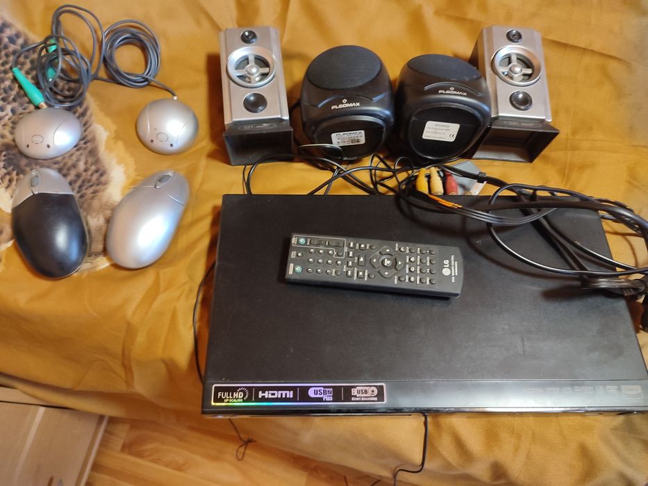 Ursuleți frumoși de pluș