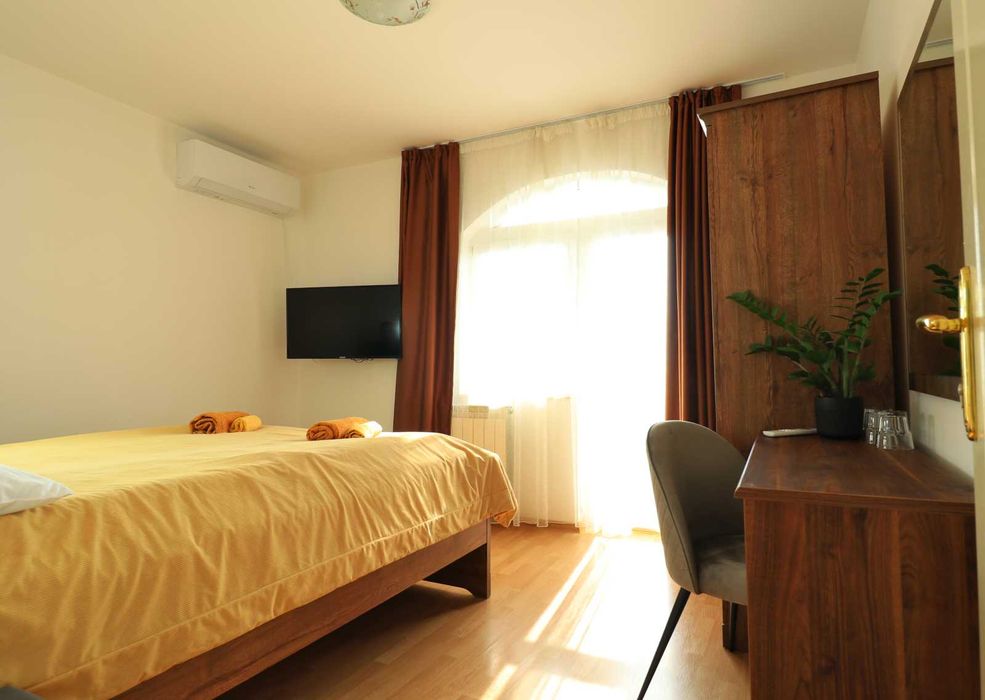 Дава се под наем Къща в Варна, м-т Св. Никола - 500 кв.м за 2992.17 € - Снимка #14