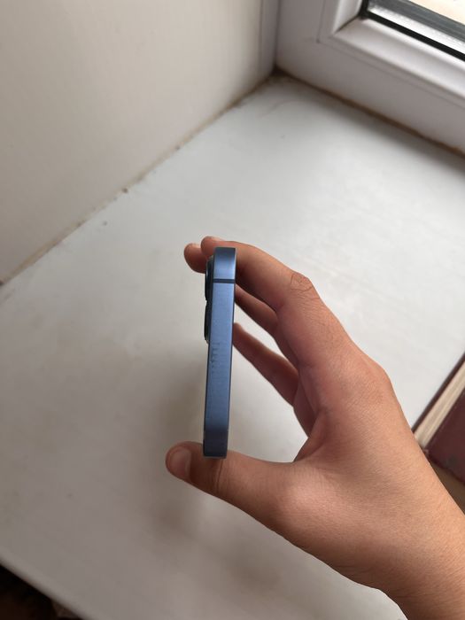 продается iphone 13 в темно-синем цвете