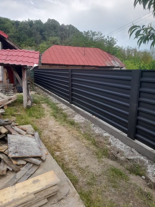 Construim garduri și porți stil jaluzea șipcă metalică tablă cutată