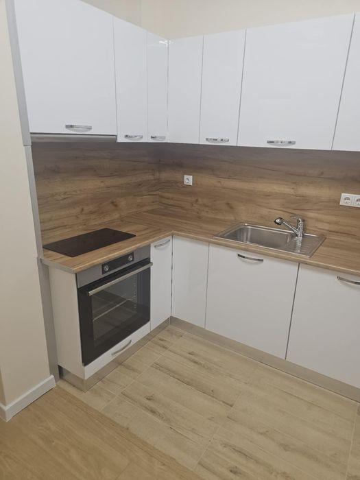 Дава се под наем Тристаен апартамент в София, Малинова долина - 90 кв.м за 900 € - Снимка #1