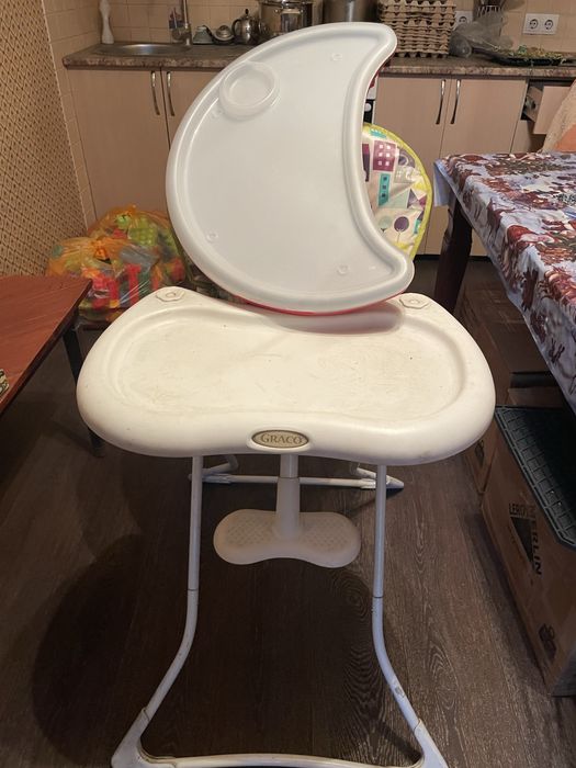 Продам детский столик для кормления