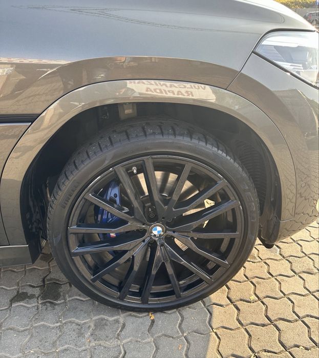 Vand jante BMW originale pe 22 (detin si cauciucuri de vara folosite un an)