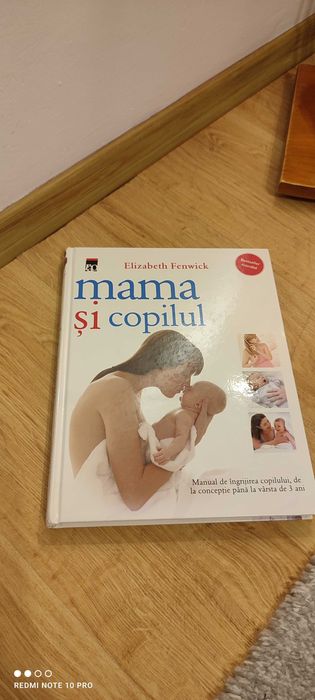 Vand carte mama si copilul ca noua