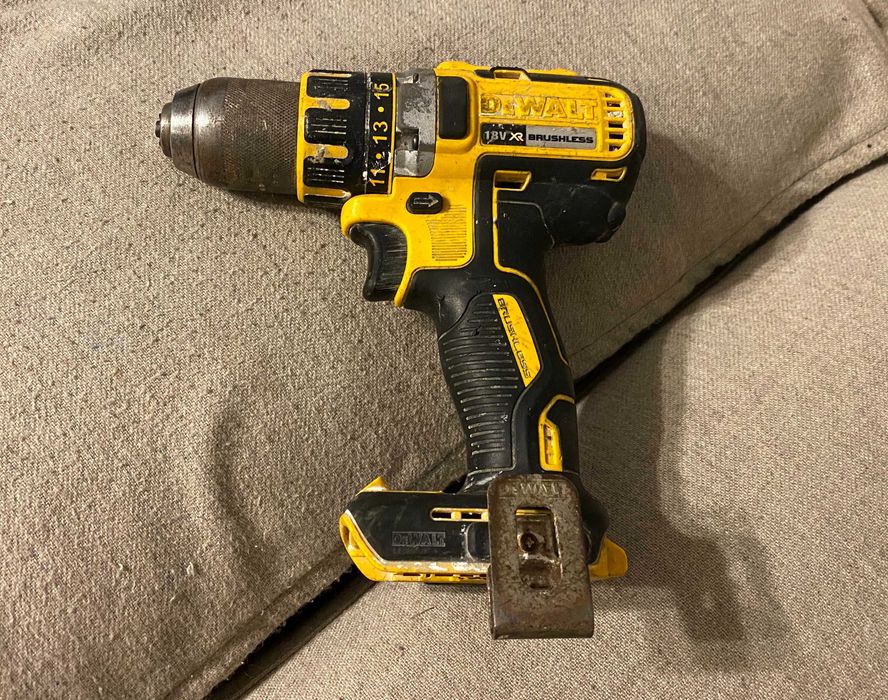 Masina gaurit si insurubat percutie Dewalt DCD790 18V brushless corp