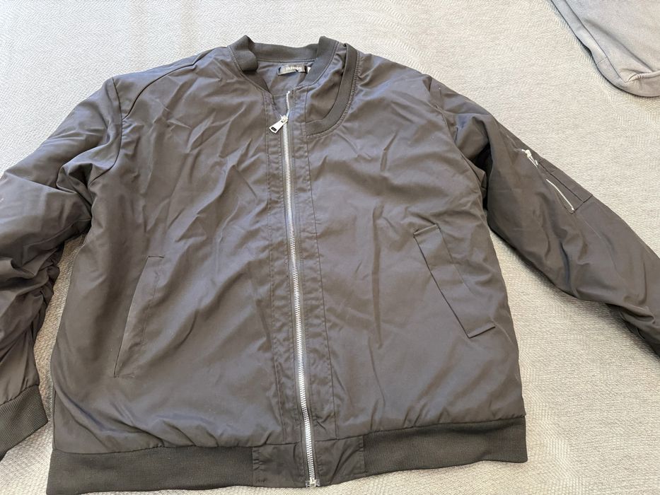 Бомбер черный утепленный