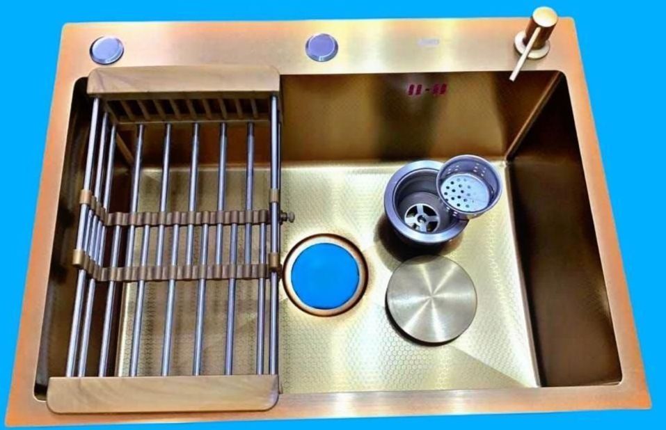 Кухоные мойки черные ,сатин,бронза