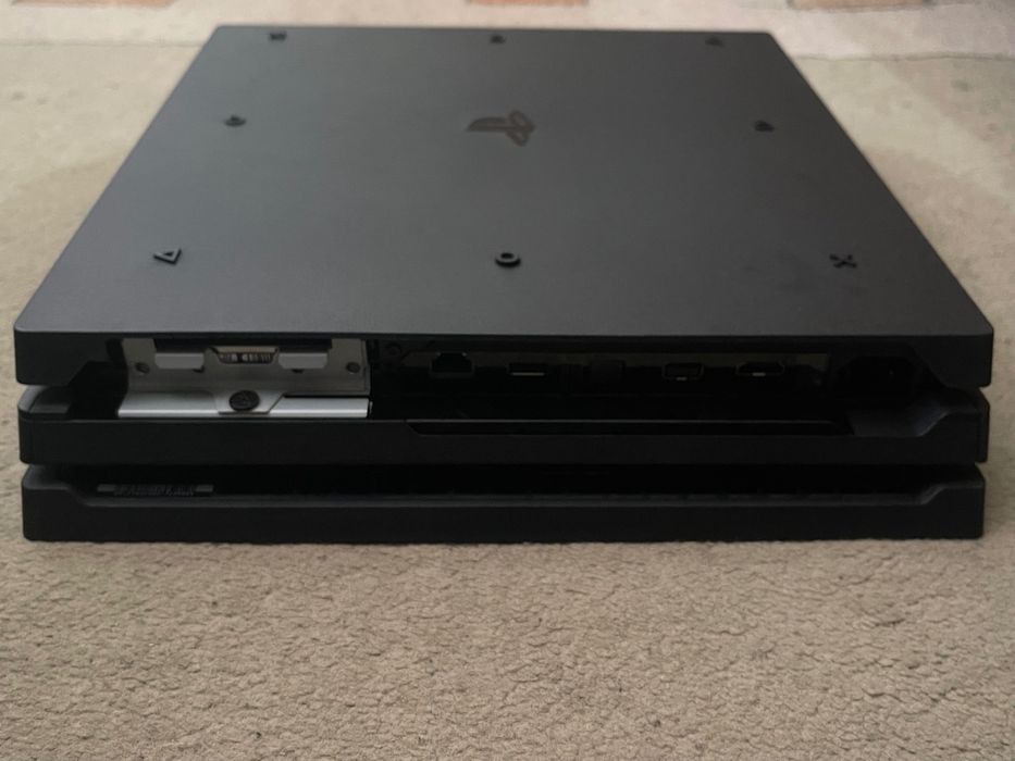 Игрална конзола PS4 pro