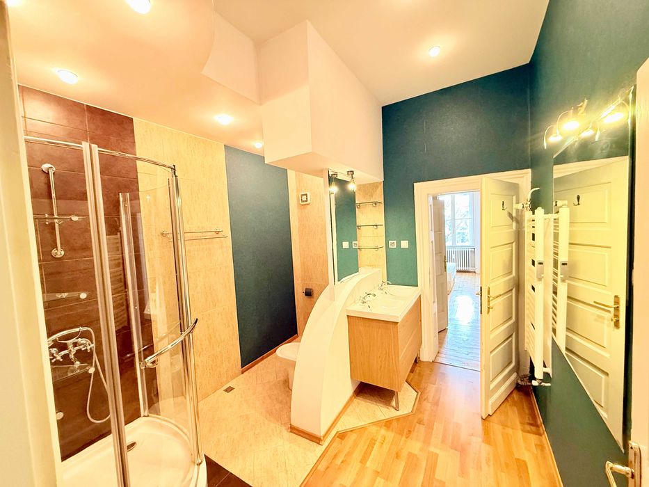 Дава се под наем Многостаен апартамент в София, Докторски паметник - 226 кв.м за 2792.76 € - Снимка #4