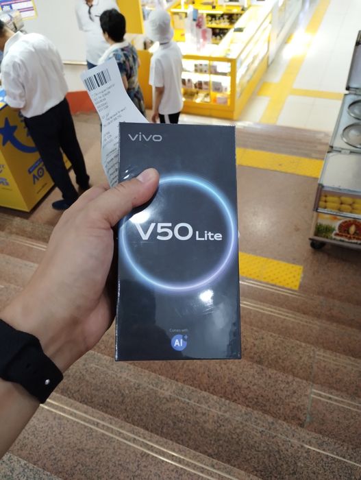 Подам смартфон Vivo v 50 lite
