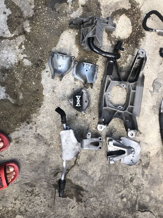 Маркучи тръби планки стойки за Audi A5 2.7 tdi по договаряне