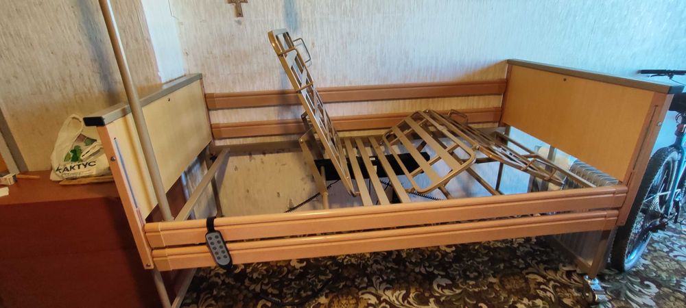Електрическо болнично легло