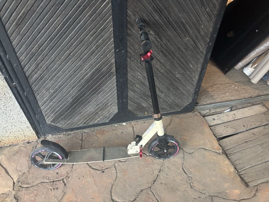 Тротинтка за тинейджъри.