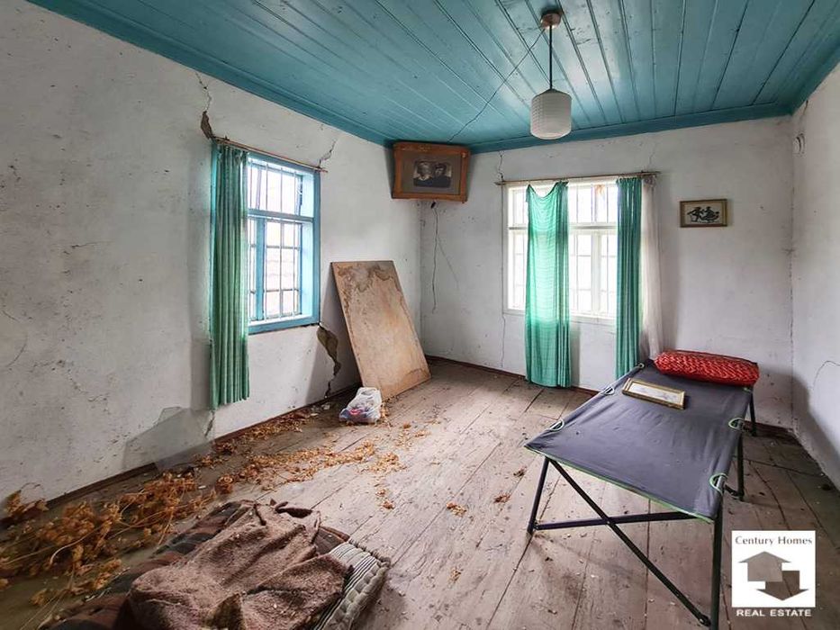 170283 Къща с просторен двор и стопански постройки в с. Косарка