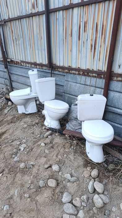 Продам унитазы в хорошем состояний
