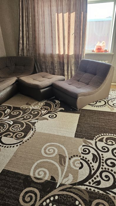 Отдам Диван бесплатно.  . Раскалывается. Самовывоз.