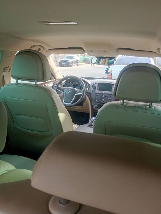 Opel Insignia 2.0 CDTI • Diesel • Automată • 2010 • Berlină