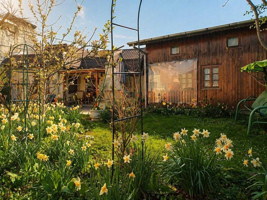 Casă cu 2 locuințe, centrală, garaj și grădină, teren 415 mp, Mezeș/Șos Chitilei /Bucureștii noi