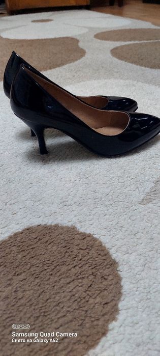 Продам туфли и босоножки.