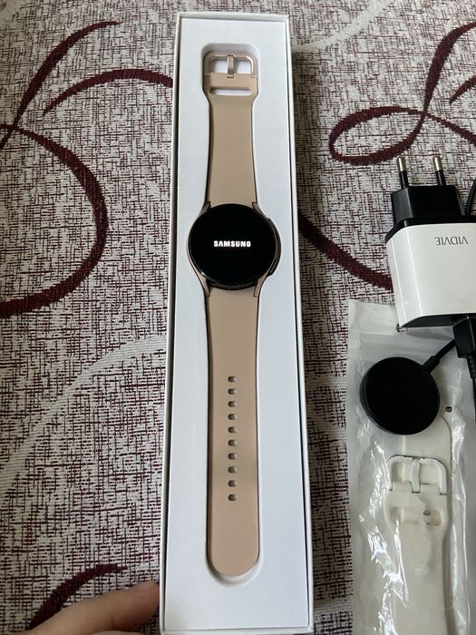 Продам часы Samsung Galaxy Watch 4