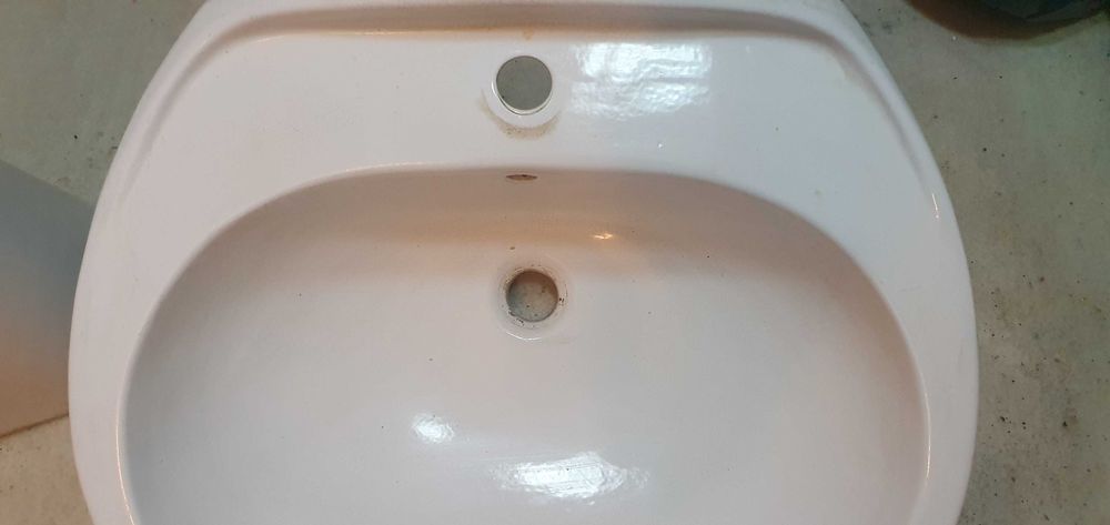 Lavoar ceramic cu picior (piedestal), complet, alb, stare bună