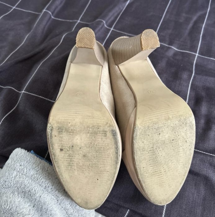 Lin Lon Pantofi cu toc Bej marime 37