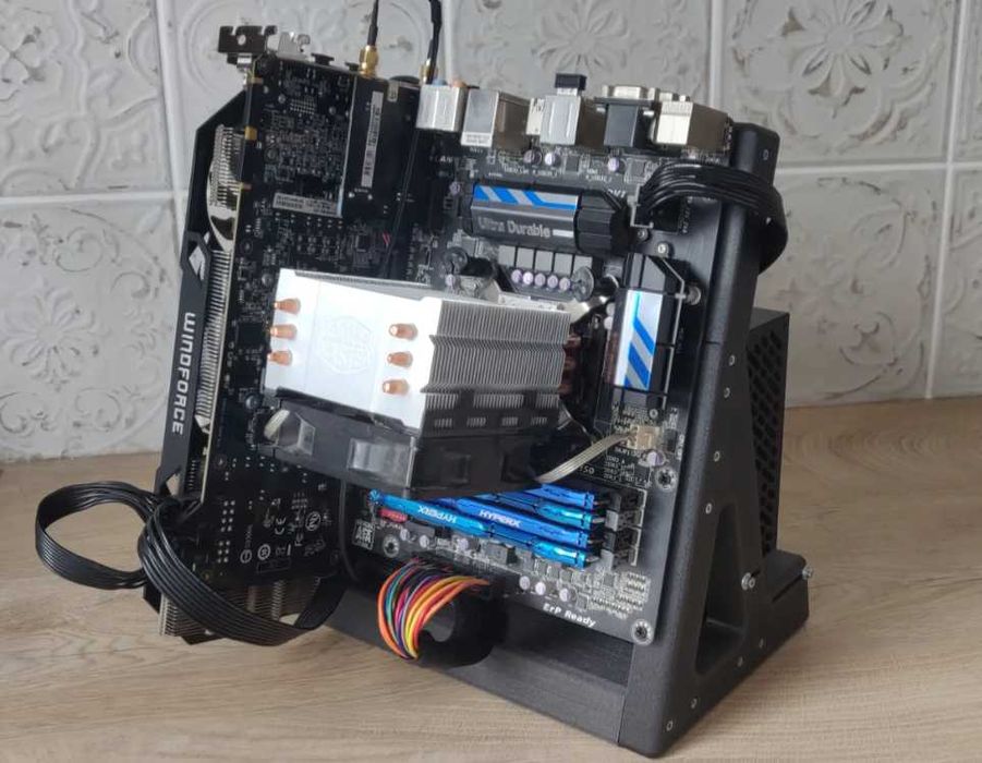 Carcasă PC Open Frame ATX / mATX – Design Minimalist