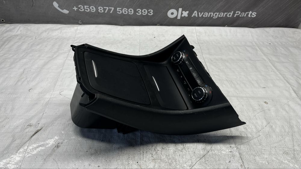 Mercedes A W176 централна конзола с климатроник.