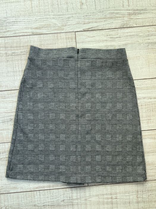 Черна пола DiKa и сива ESPRIT