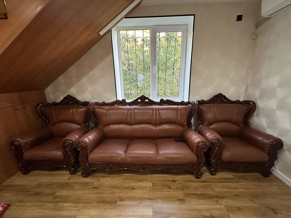 Продам диван с креслами (торг имеется)