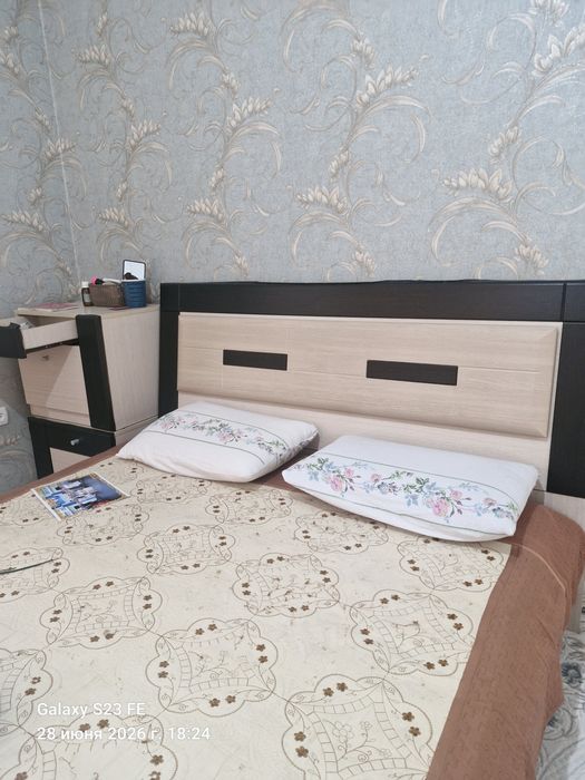 Спальный кровать и тумбочки Сандық