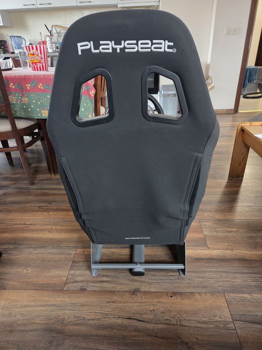 Състезателна седалка PlaySeat за волан